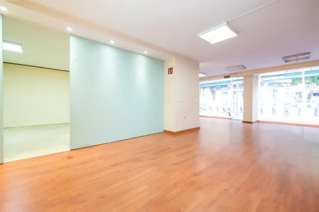 Local en venta en Avenida Argentina — 5