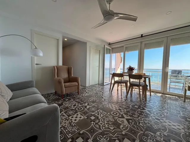 INCREIBLE PISO FRENTE AL MAR — 8