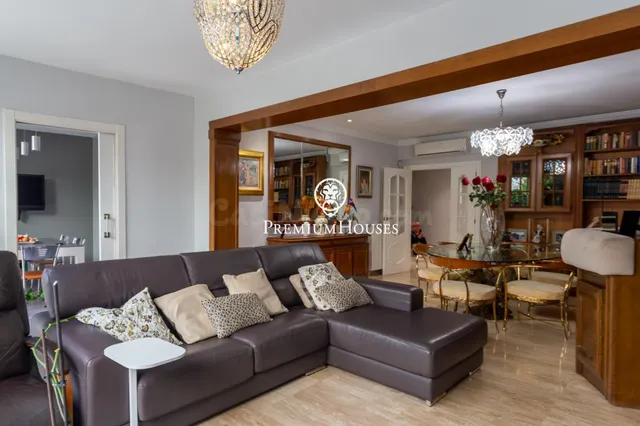 Amplia vivienda con ascensor, patio y terrazas - foto 4