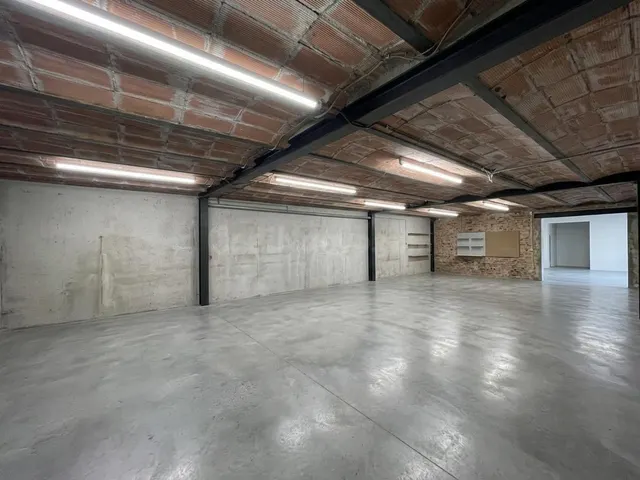 AMPLIO LOCAL COMERCIAL CON ALTILLO Y SÓTANO EN LA CREU DE BA - foto 2