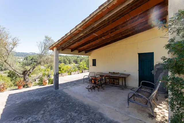 SE VENDE FANTASTICA FINCA RÚSTICA CON 35.000M2 DE TERRENO EN CALVIÀ — 45