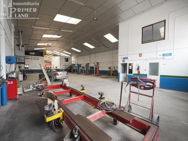 Amplia Nave Industrial en Tomelloso - Oportunidad Única por  - foto 4