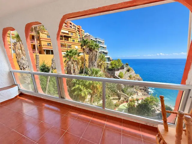 ## Espectacular apartamento en primera línea de mar con impresionantes vistas y acceso directo a la playa — 5