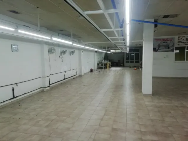 Bajo comercial de 435 m2 frente al Colegio Bergantiños