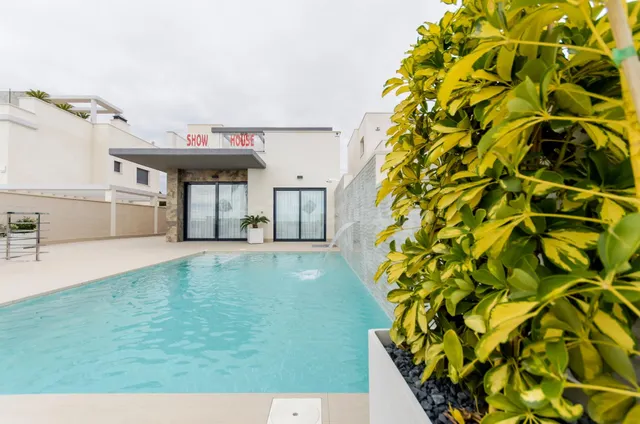 Gran Villa Independiente en Res. Privado con vistas al mar - foto 4