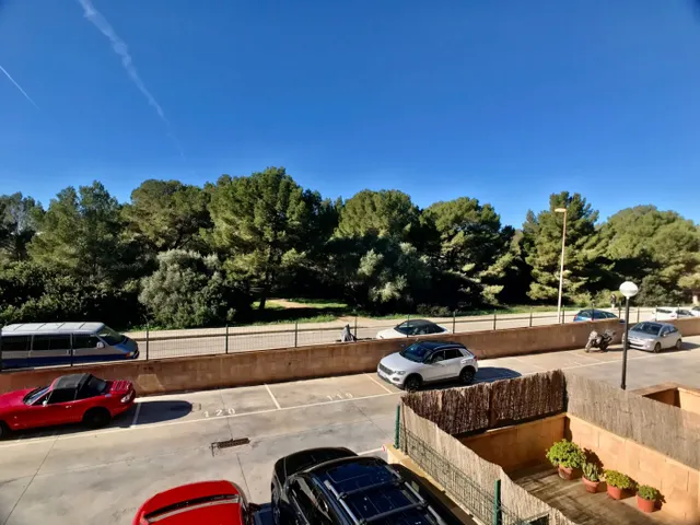 Acogedor apartamento con terraza y piscina comunitaria — 9