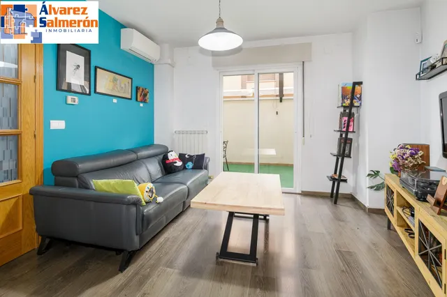 ¡Tu nuevo hogar te espera en Churriana de la Vega! Casa adosada con patio, garaje y futura parada de metro a pocos pasos. — 2