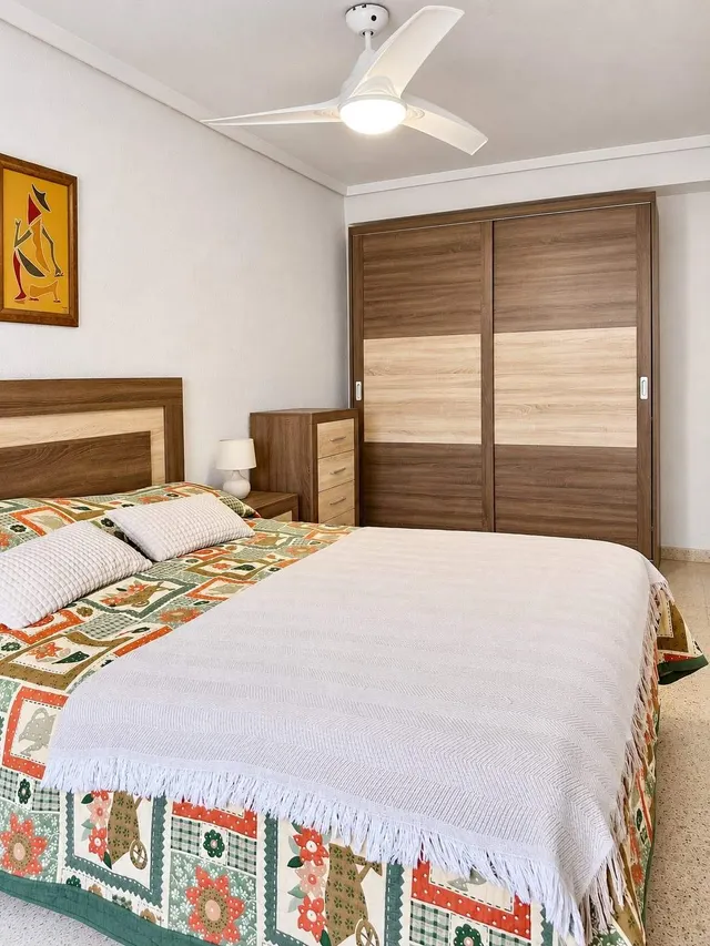 Vivienda amplia de 4 dormitorios cerca de la avenida Padre Esplá. — 8