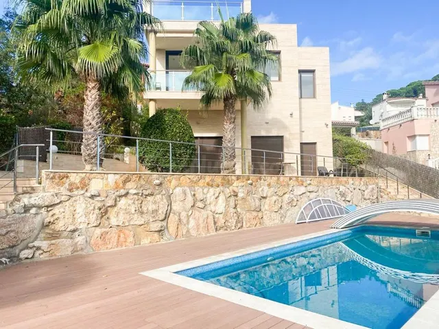 Elegante chalet con magnificas vistas al mar - foto 3
