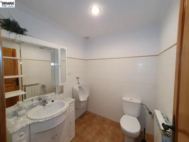 Amplia casa en sitio privilegiado. — 42