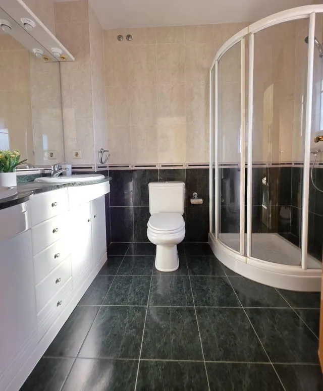 Chalet esquinero adosado en Vilafortuny — 25