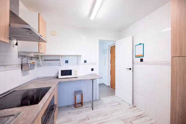 Piso de 3 dormitorios con terraza, garaje, trastero y piscin - foto 4