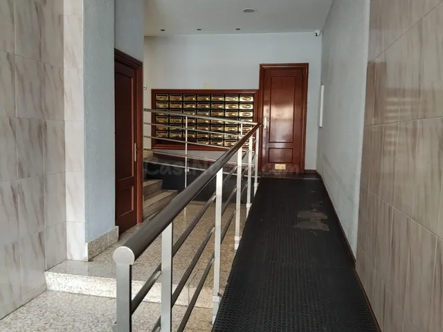 Piso de 62m2 útiles con PLAZA DE GARAJE!!! Distribuido en tres dormitorios, salón, cocina y baño — 2