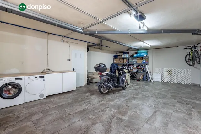Amplia casa de 182 m2 con patio, gran sótano y a menos de 5 minutos del metro — 28
