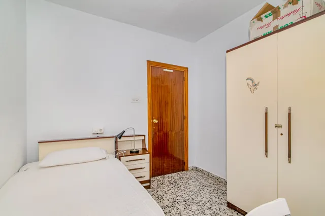 PISO DE 4 DORMITORIOS EN EL CENTRO DE GRANADA — 34