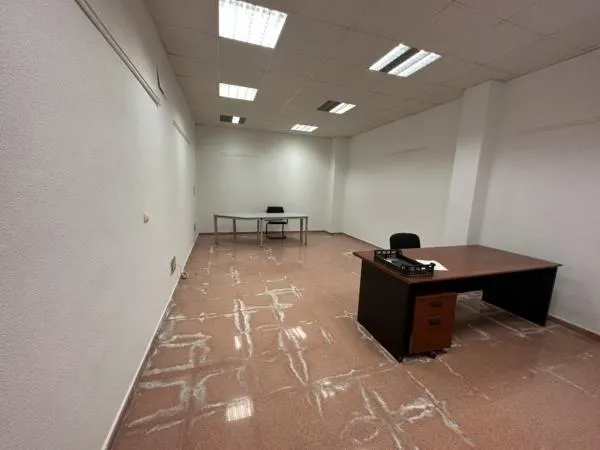 Centro de trabajo, local comercial — 22