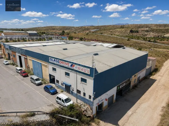 Nave industrial en venta en Dúrcal Situada en una zona estra - foto 2