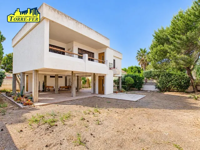 ¡Exclusivo chalet independiente a 250m del Paseo Marítimo. T