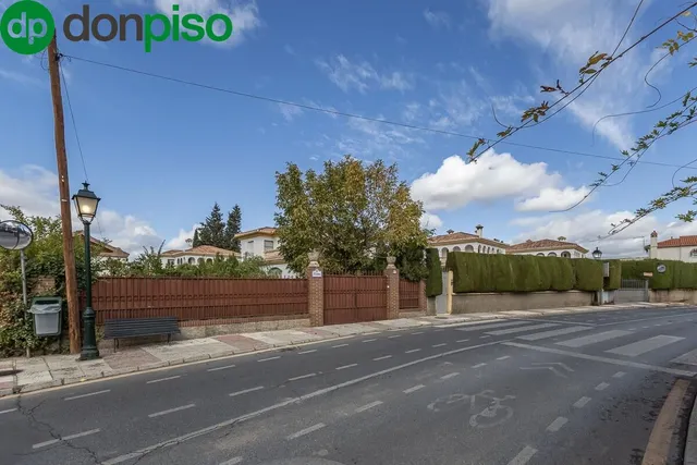 Gran casa con parcela y piscina en Cájar — 37