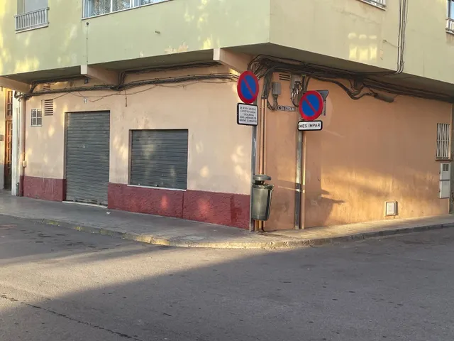 LOCAL COMERCIAL CON MUCHA FACHADA — 12