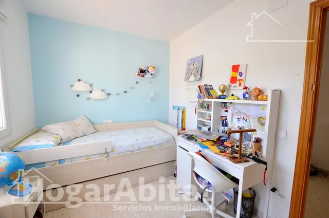 Respira paz entre el mar y la montaña en este exclusivo chalet pareado reformado con piscina privada, solárium y parking — 33