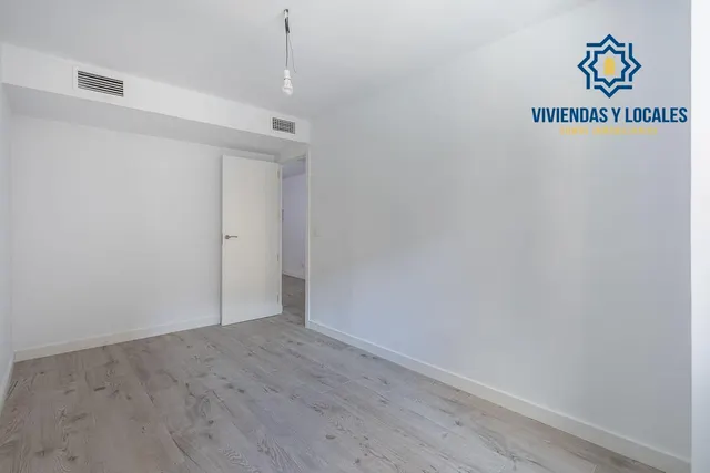 Piso reformado en Avenida Barcelona — 12
