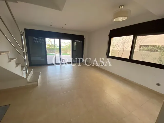 Fantastica casa apareada de 160 metros con tres plantas - foto 3