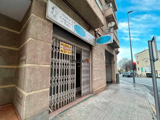 LOCAL COMERCIAL BIEN SITUADO — 2