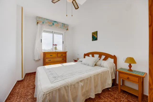 Apartamento 2 dormitorios con orientación sur y piscina comunitaria. — 13