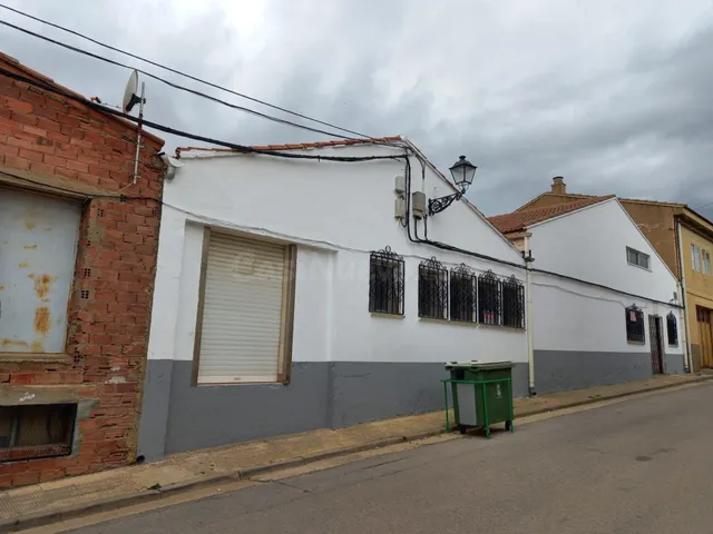 Se vende NAVE - Local - Garaje en ÓLVEGA, (Soria) - foto 4