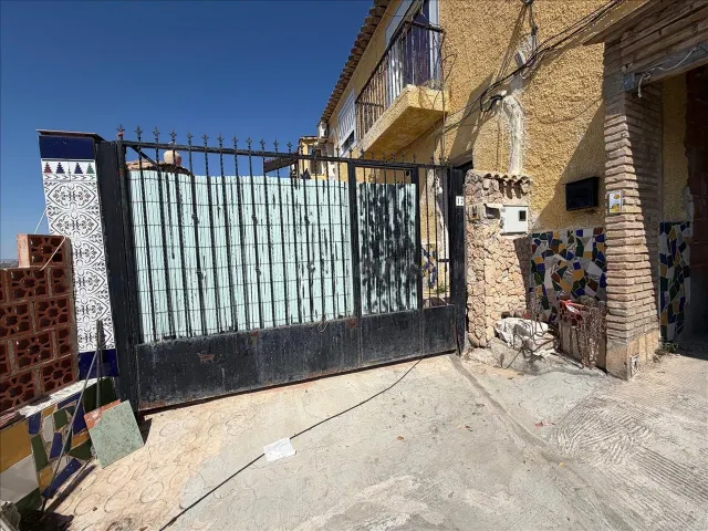 OPORTUNIDAD DE COMPRA DE CASA CON TERRENO EN CALASPARRA (OKU