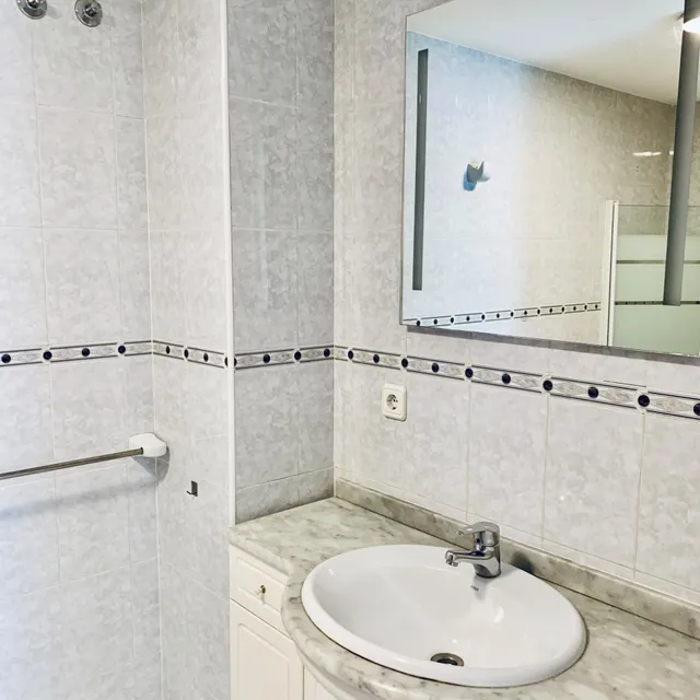Amplio Apartamento en Albir con Terraza y Piscina a Pocos Pasos del Mar — 17