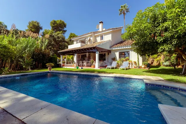 Chalet independiente con piscina privada y total privacidad 
