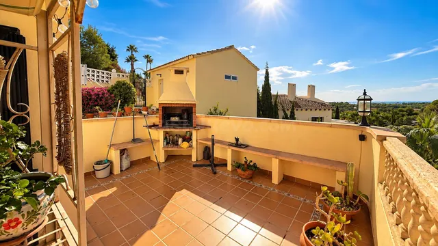 VILLA DE 5 DORMITORIOS Y 4 BAÑOS EN ORIHUELA COSTA (LAS RAMB - foto 4