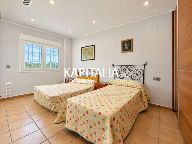 Chalet en VENTA en San Cristóbal, Alberic, con piscina privada cubierta, jardín y parcela de más de 1.000 m2 — 32