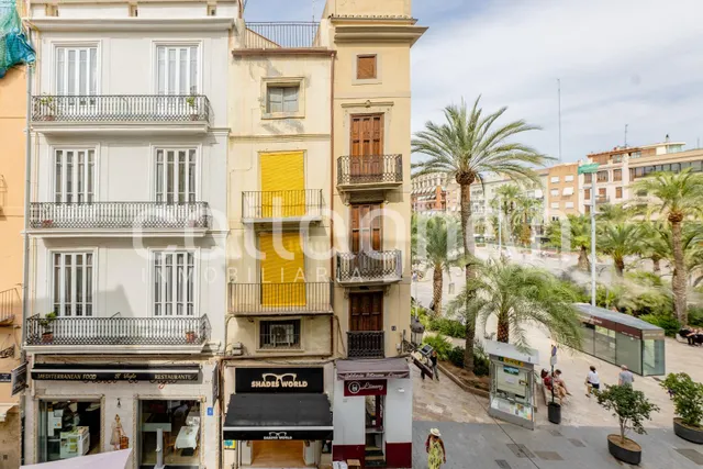 Exclusiva propiedad  frente a la Plaza de la Reina: 178 m2 de puro lujo en Ciutat Vella — 46