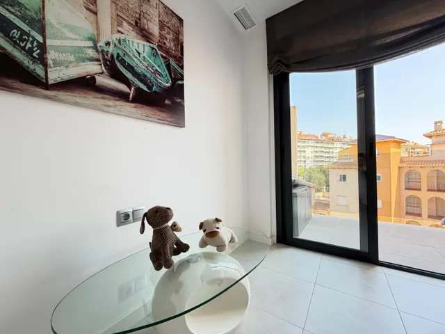 APARTAMENTO CON JARDÍN PRIVADO DE 30 M2 EN CAMPOAMOR. 3 DORM. 2 BAÑOS. CON PISCINA COMUN.SUPERFICIE DE 93 M2. — 46