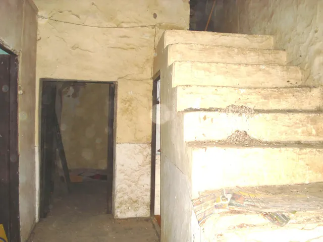 Se vende piso para reformar con Tejado Reformado — 13