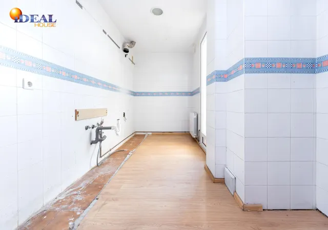 Piso de 3 dormitorios y 2 baños, con cochera. VIVIENDA DE VPO, junto al Parque de Bomberos. — 12