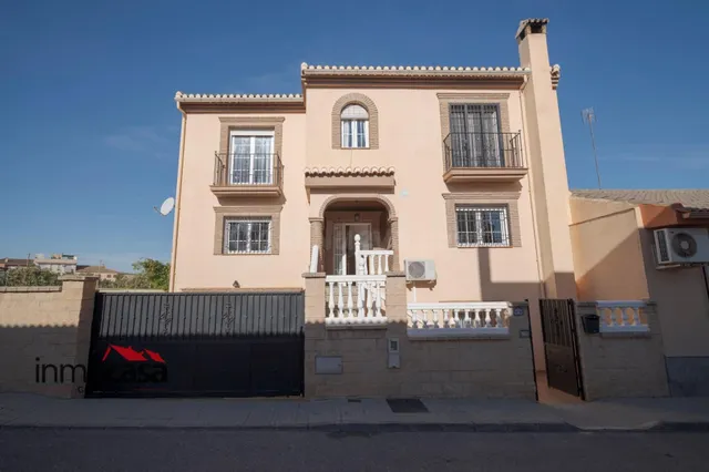 ESPECTACULAR VIVIENDA PAREADA CON PISCINA Y AMPLIO PATIO EN  - foto 4
