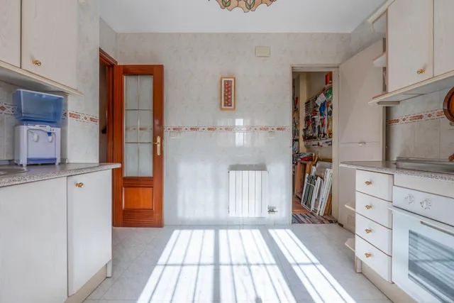 EXCLUSIVA VIVIENDA CON PISCINA PRIVADA EN URBANIZACIÓN "EL TORREÓN" EN ALBOLOTE. — 8