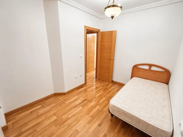 Amplio apartamento en el centro, con patio privado, garaje y trastero — 6
