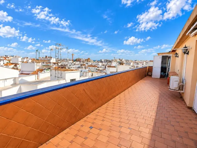 VENTA DE ESPECTACULAR ÁTICO EN PLENO CENTRO DE ESTEPONA — 11