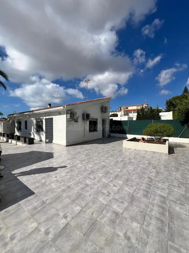 Casa reformada con terraza, Alicante, Torrevieja. 3 habitaciones, 74 m2, 1 kilómetro del mar — 2