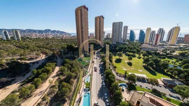 Vivienda de 3 dormitorios frente al Golf, con vistas despeja