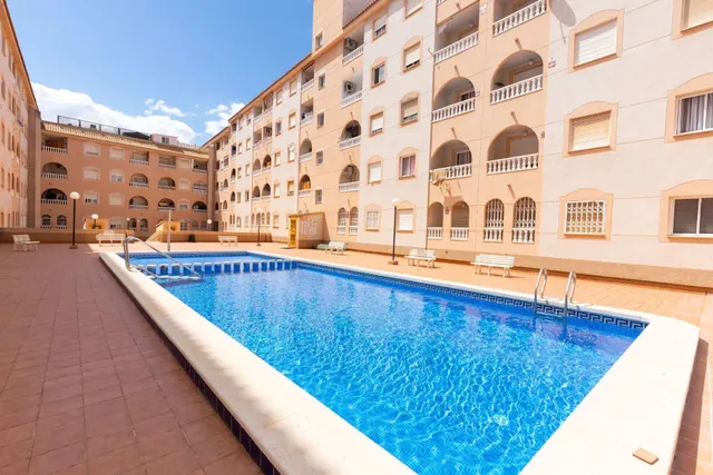 Impresionante Ático en esquina de TRES dormitorios reformado en el residencial Santa Gema — 25