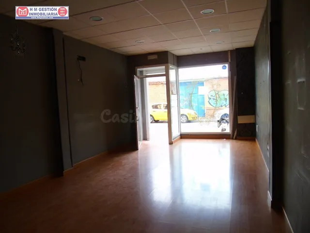 CASA EN PLANTA BAJA CON LOCAL COMERCIAL MAS SALON , BAÑO UN  - foto 2