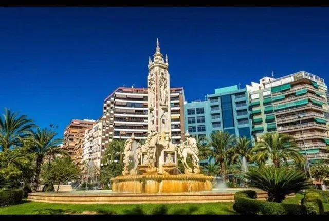 A 50 metros de la playa del Postiguet — 26