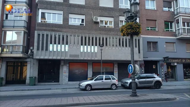 ¡Local en Acera del Darro frente al Corte Inglés! — 2