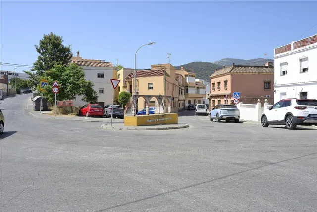 ¡GRAN CASA ADOSADA DE 351 M2 CON ENORME POTENCIAL EN ALGECIRAS! — 26